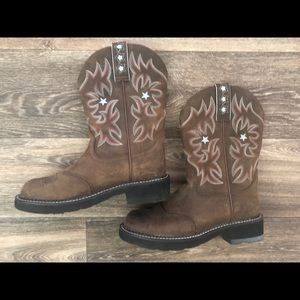 Woman Ariat boots!!!